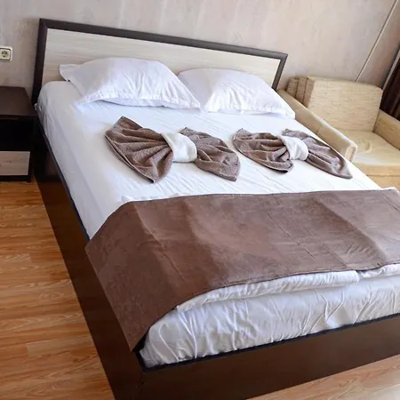 Guest house Edelvais 2*