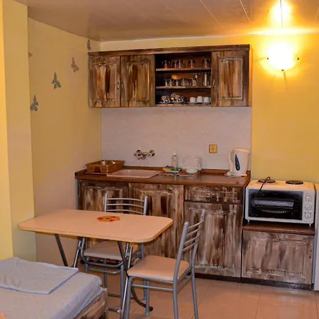 Guest house Edelvais 2*