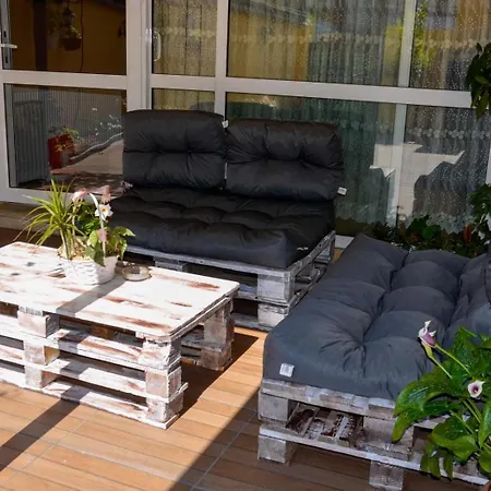 Guest house Edelvais 2*