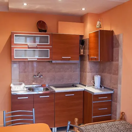 Guest house Edelvais 2*