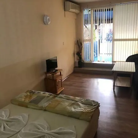 Guest house Edelvais 2*